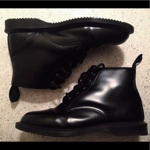 Dr. Martens “Emmeline” // Women’s 9